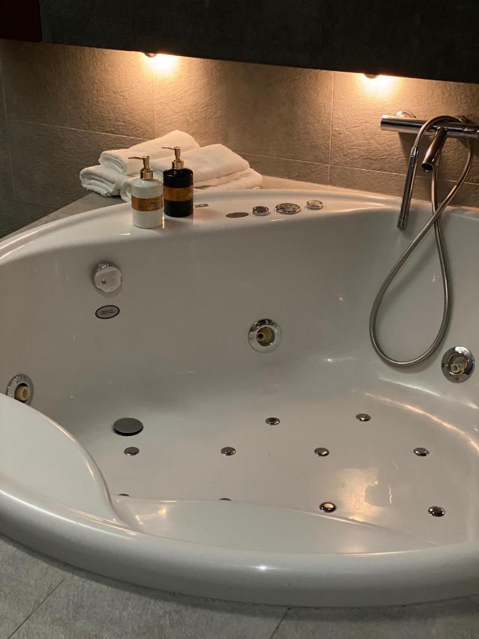 Family & Business Sauna Apartments Klonowa Nad Zalewem, Unikat Spa Kielce Eksteriør billede